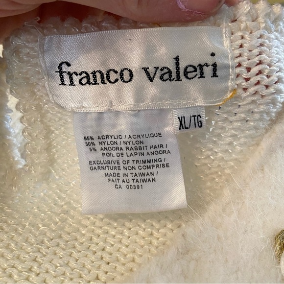 Vintage Franco Valeri women’s white embellished sweater in size x-large - Picture 7 of 8